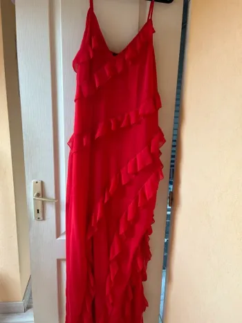 robe longue maxi dress à volant rouge boohoo