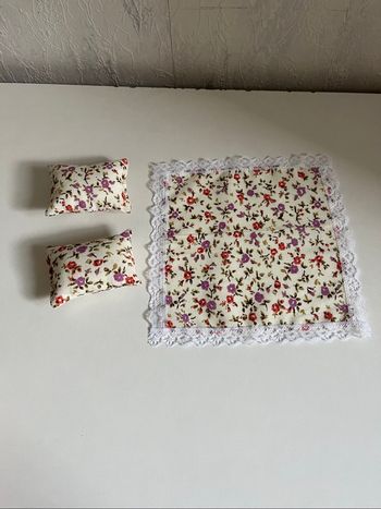 Ensemble tapis et coussins pour barbie Neuf