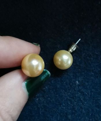 Petites boucles nacrées