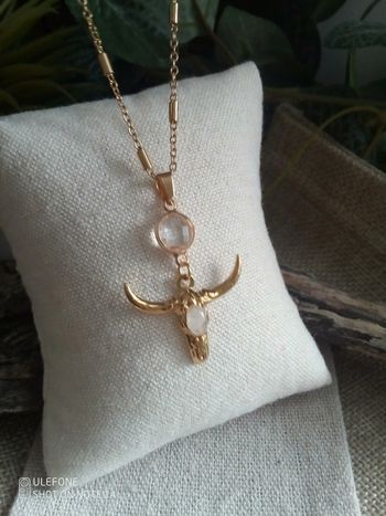 Collier tête de vache pierre de lune et connecteur cristal de quartz