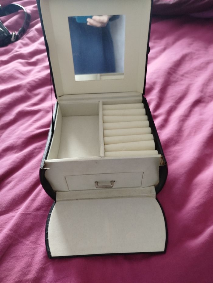 Boîte à bijoux noire avec miroir interieur - photo numéro 3