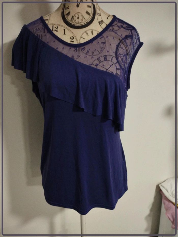 Top détail dentelle taille M