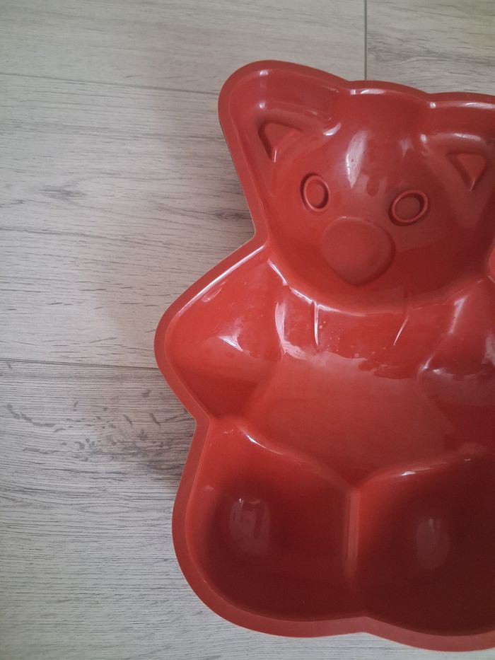 Moule en silicone bordeaux "Ourson" en tres bon etat - photo numéro 3