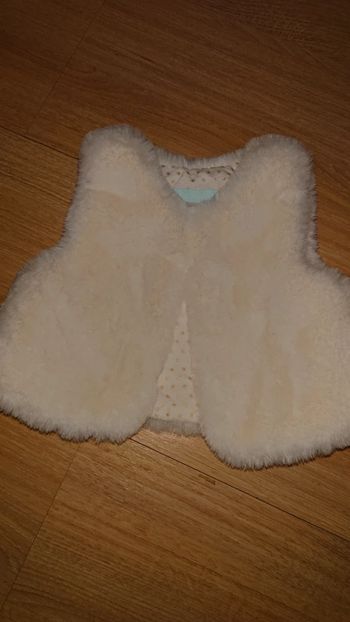 Veste sans manches toute douce blanche