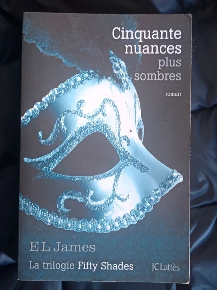 Livre Cinquante nuances plus sombres El James Excellent état
