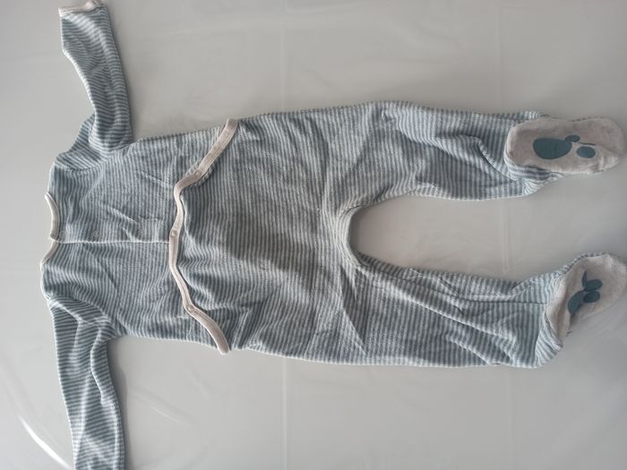 Lot pyjama 12 mois - photo numéro 6