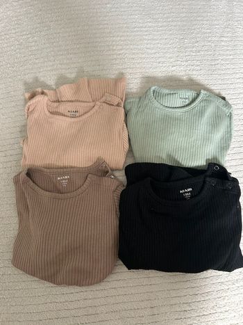 Lot de 4 t-shirts côtelés manches longues 18 mois