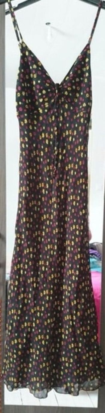 Robe noire fleurie