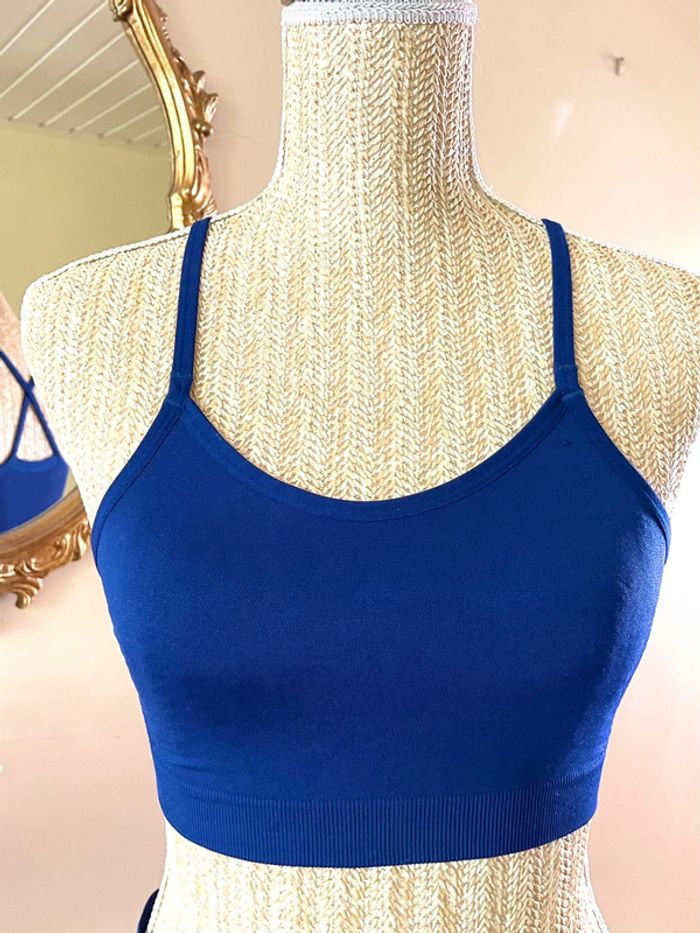 Ensemble Sportif brassière Nike et short adidas meme coloris bleu - photo numéro 9