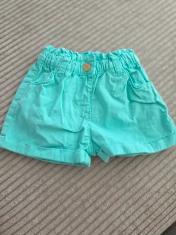 Short fille