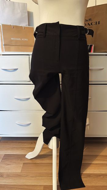 Pantalon noir avec ceinture Bershka T34