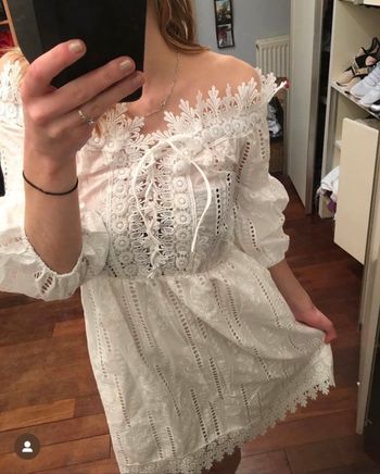 Robe blanche brodée