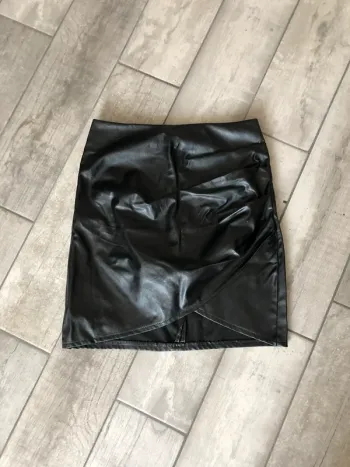 Jupe courte simili cuir Shein TBE Taille S