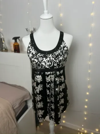 Top vintage y2k noir & blanc imprimé floral avec strass col rond – taille 38 (M)