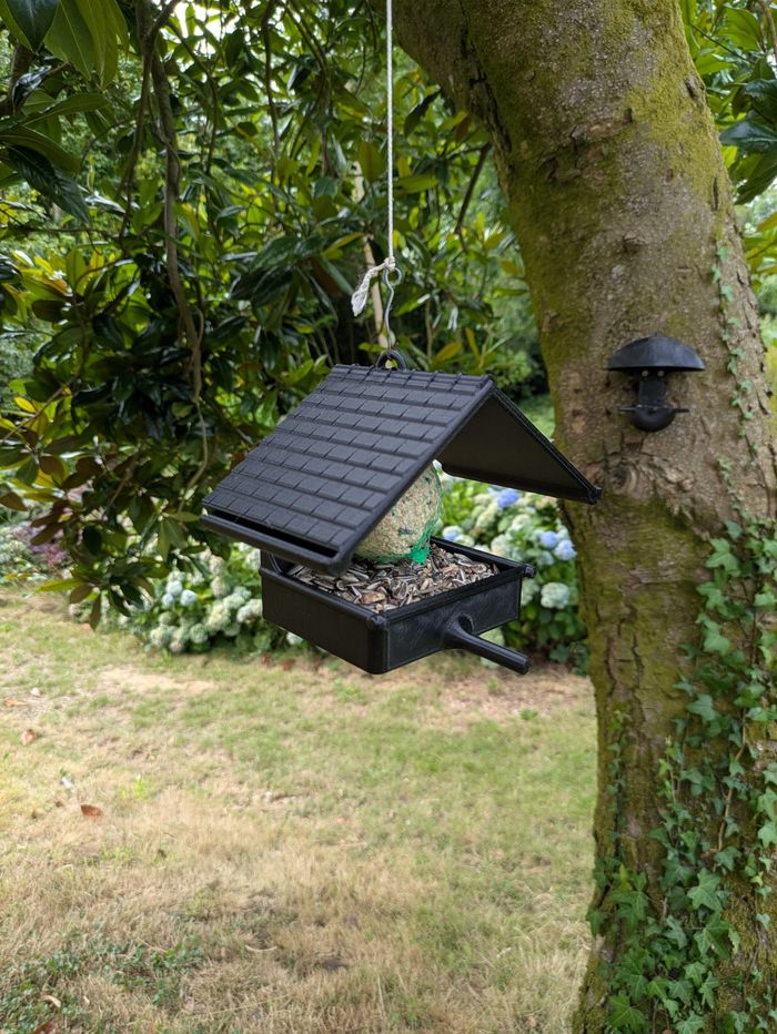 Mangeoire à oiseaux de la nature en forme de maison 🏠 noir - photo numéro 3