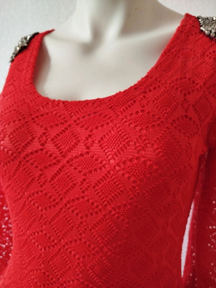 Robe rouge uni courte dentelle sexy strass sur les épaules manches 3/4 - photo numéro 4