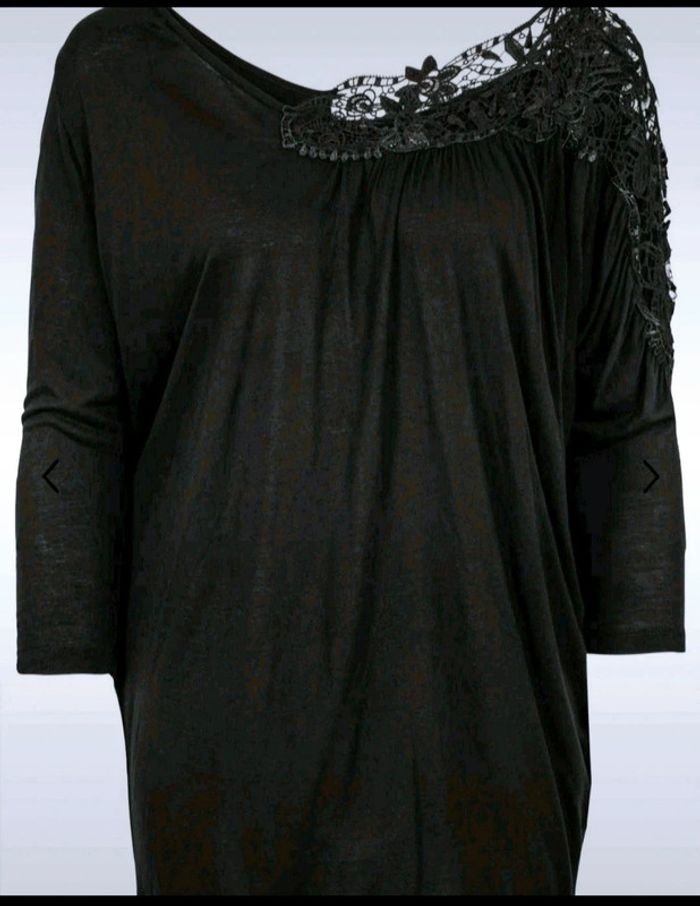 Top noir manche dentelle 38