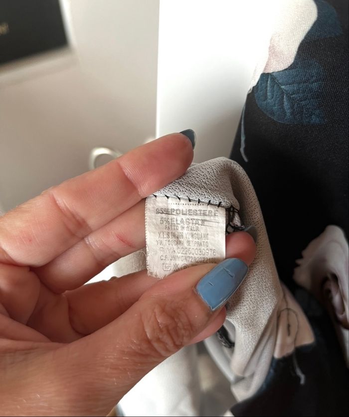 Robe courte col bateau noire à fleurs blanches T.U TBE 💮 - photo numéro 2