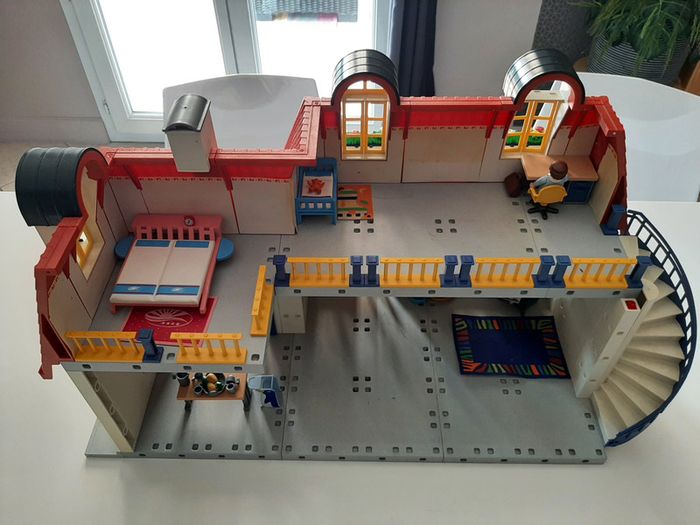 Playmobil très grande (et belle) maison fleurie à étage avec personnages et mobilier, décorations - photo numéro 5