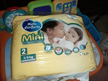 Lots de deux sac de couches numéro 2 neuf avec étiquette.