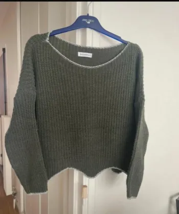 Pull court contenant de laine Nina Kendoza