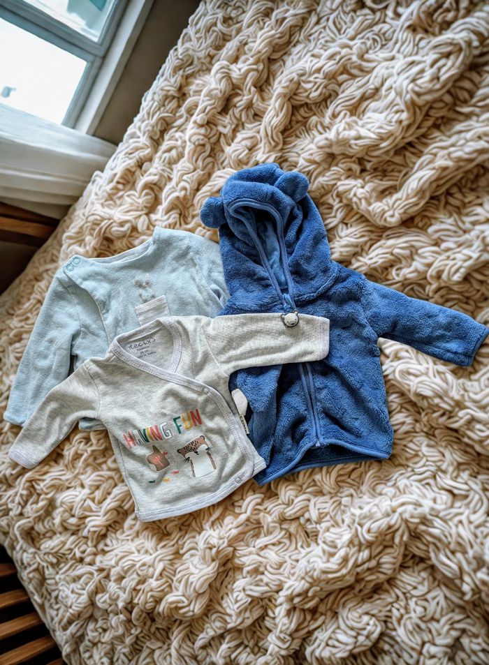 Lot vêtements bébé 1 mois - photo numéro 3