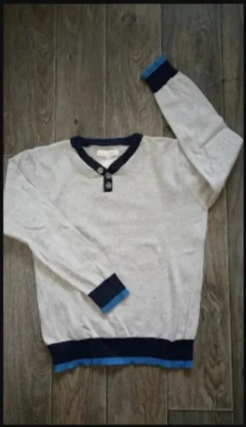 pull fin gris col V très bon état 8 ans / 128 cm Très bon état In Extenso