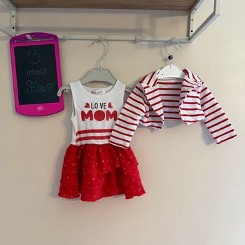 Jolie robe à bretelles et son gilet cache cœur rayé rouge et blanc - T3mois - Chicaprie