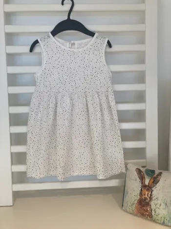 robe sans manches courte blanc immaculé motif fleurs – super état