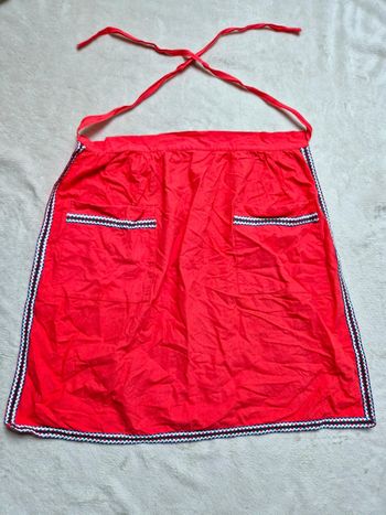 Tablier vintage rouge multicolore