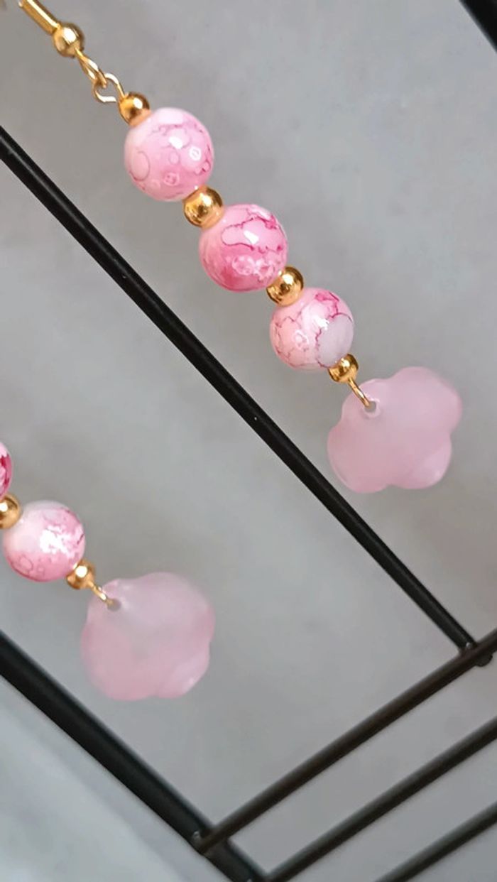 Jolie paire de boucles d'oreilles pendantes - photo numéro 2