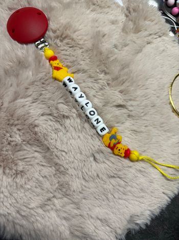 Attache tétine Winnie l’ourson 