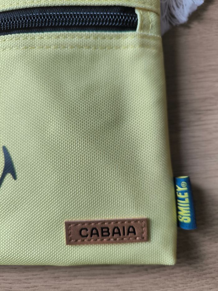 Pochette Cabaia 
édition limitée Smiley Tampere 
Neuve sans étiquette, jamais utilisée - photo numéro 2