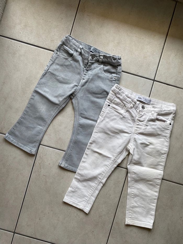 Lot de 2 jeans fille Zara 92cm gris blanc - photo numéro 2