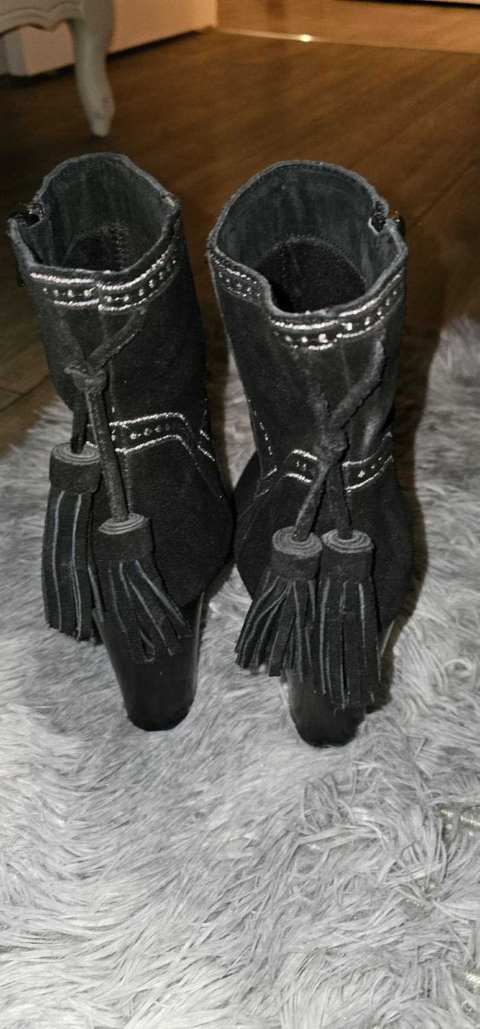 Magnifiques bottines suédine broderie argenté pompons texto 38 - photo numéro 5