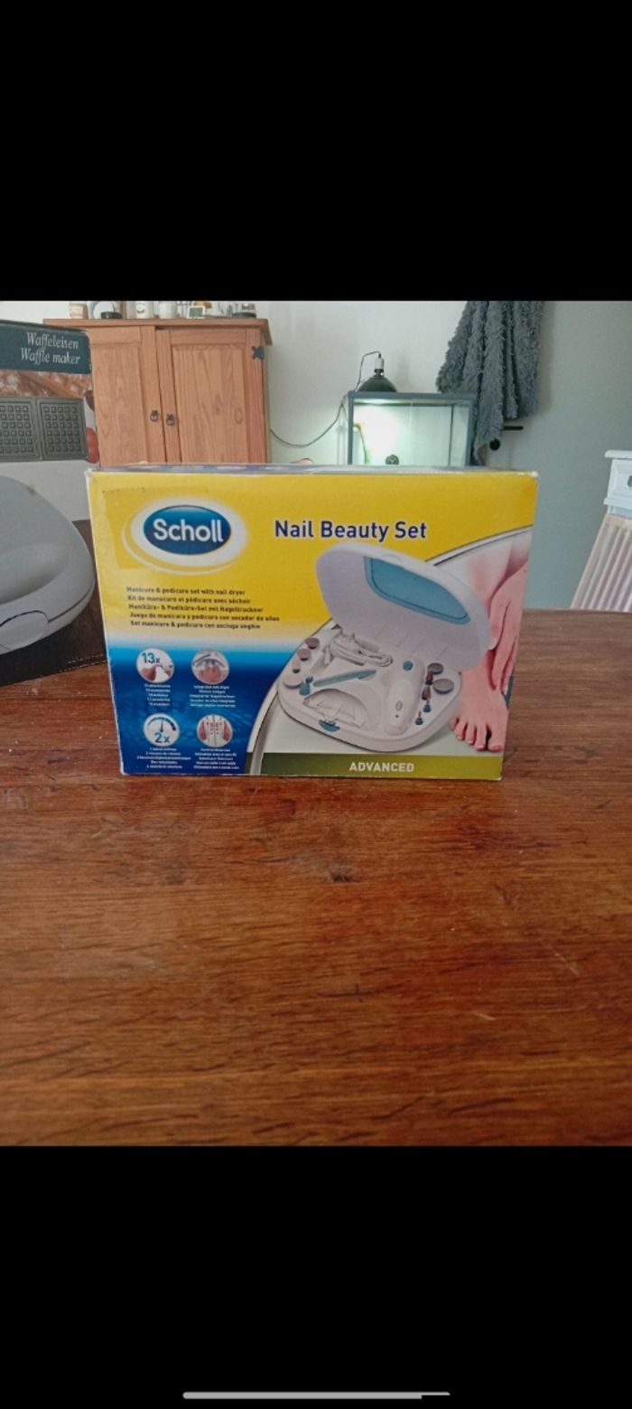 Set manucure et pédicure avec séchoir marque scholl