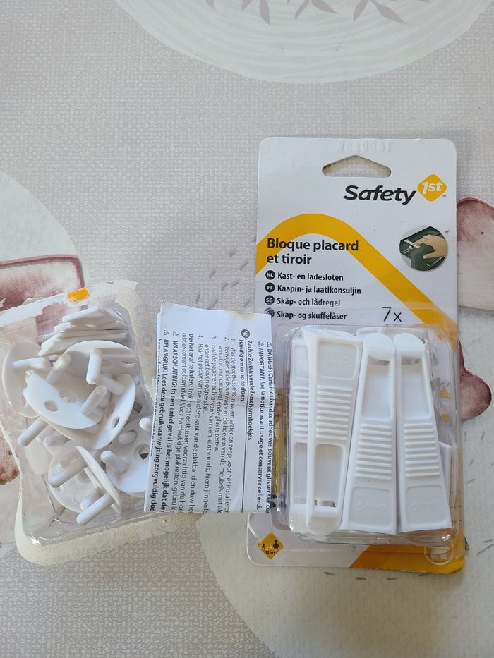 Lot de 12 caches prises et 7 bloque tiroirs - photo numéro 2