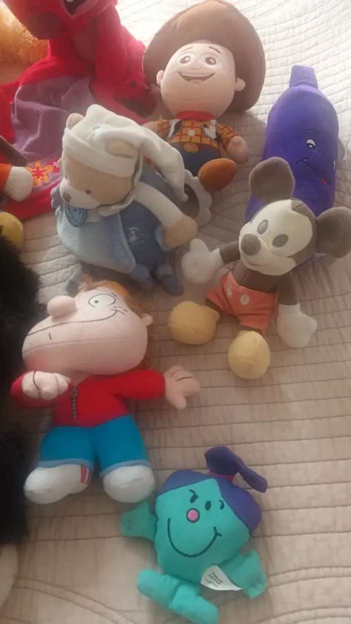 Lot de peluches disney - photo numéro 2