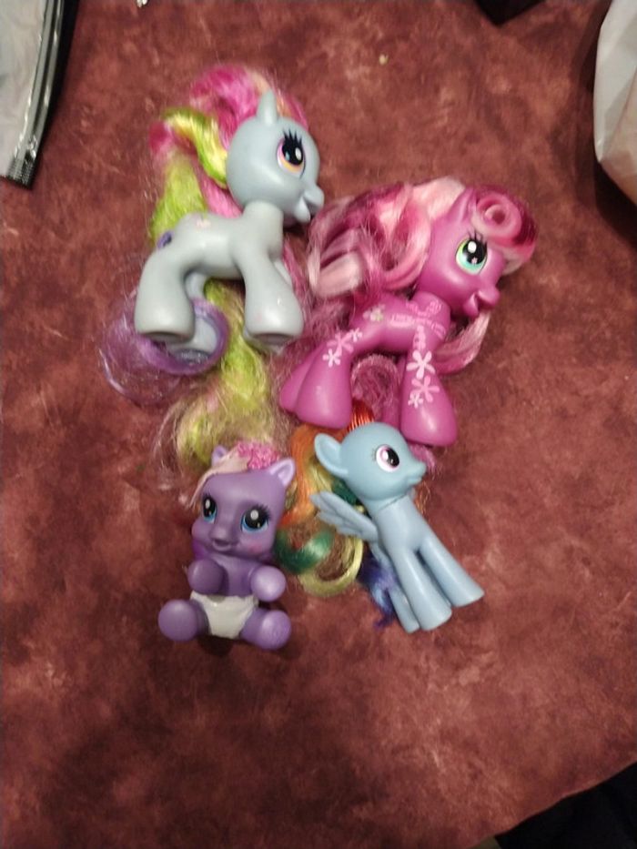 Lot de 4 petits poneys