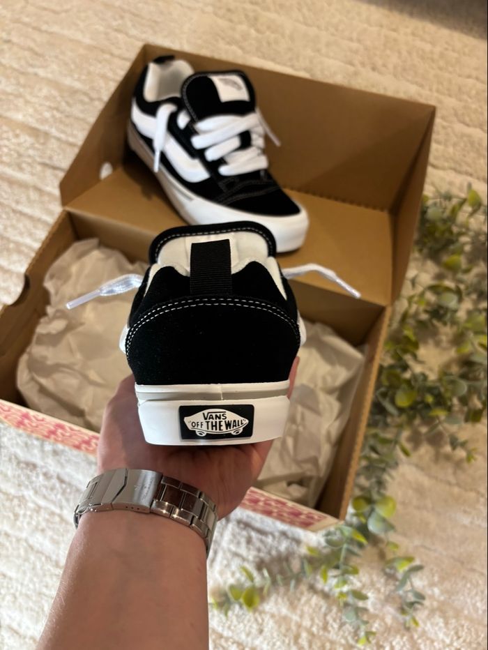 Vans Knu Skool Noir et Blanche - Neuve - Taille 36.5 Femme - photo numéro 2