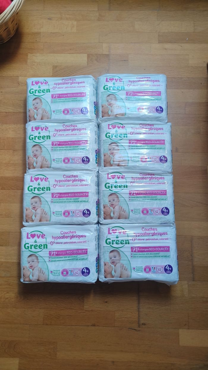 8 paquets de couches Love and green taille 4+
