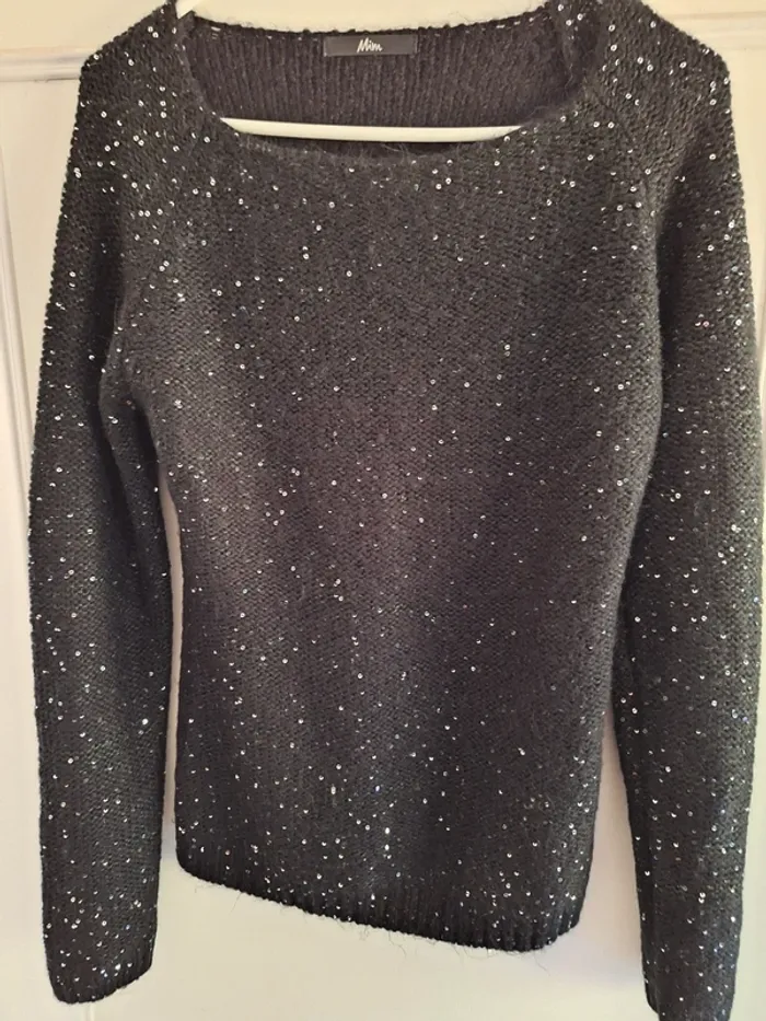 Pull noir avec paillettes
