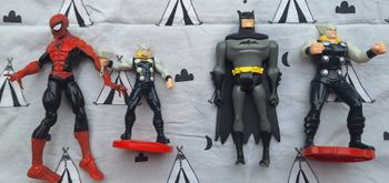 Lot 4 petites figurines 
