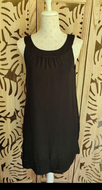 Robe noire fluide - Bretelles et col en satin - T 38 H&M