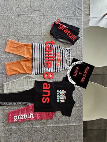 Lot 5 vêtements  fille 8 ans (Tee-shirt  debardeur pantacourt)