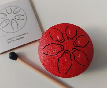 Tambour en acier  - instrument de musique
