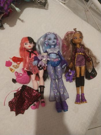 3 Poupées Monster High G3 Abbey Clawdeen Draculaura Basic Mattel 2022