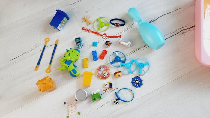 Lot de 19 jouets divers - photo numéro 2