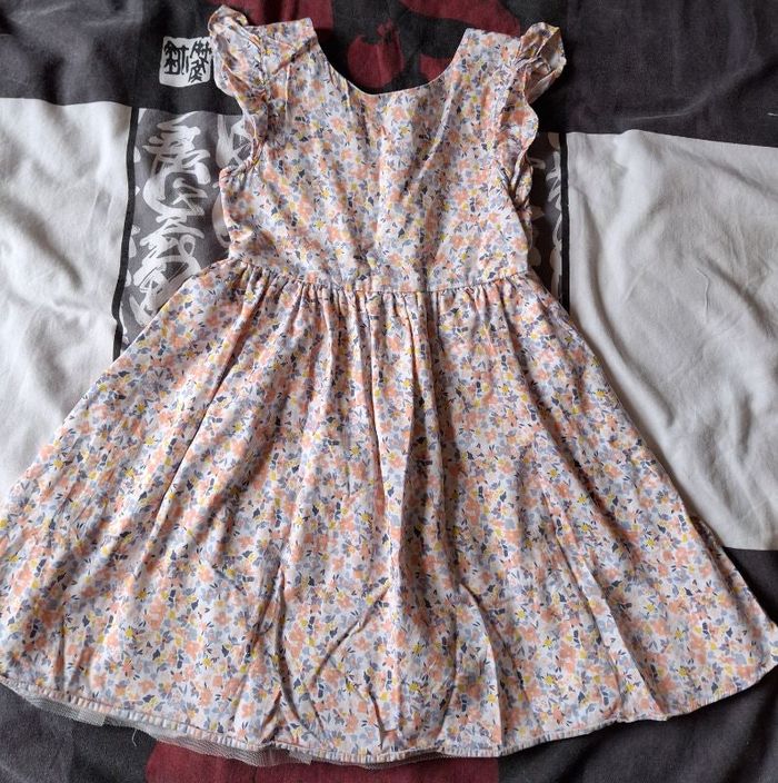 Robe 6 ans fleurie.