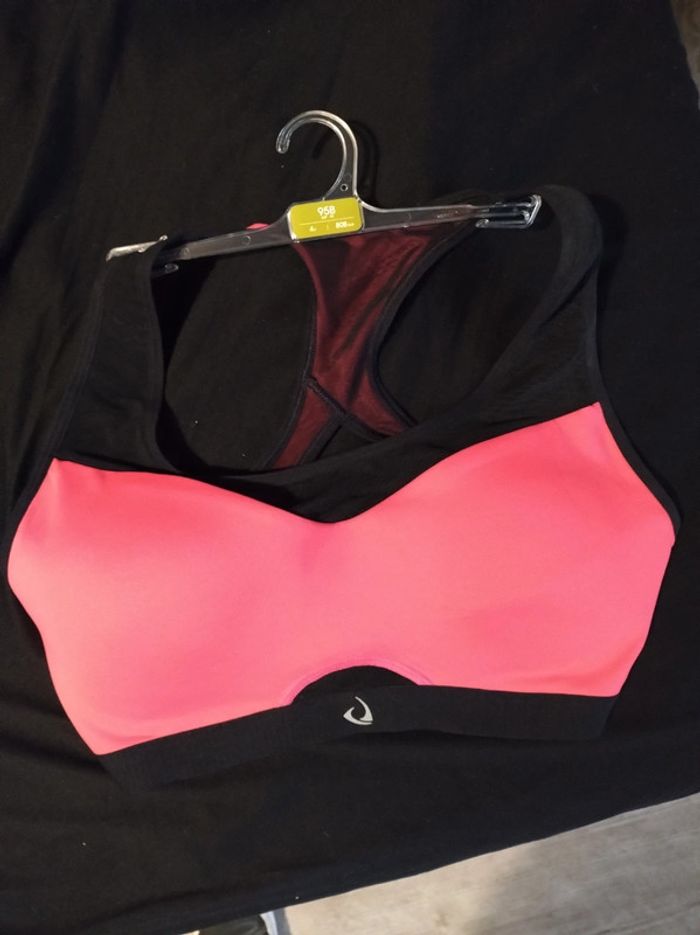 Brassière de sport neuve 95b